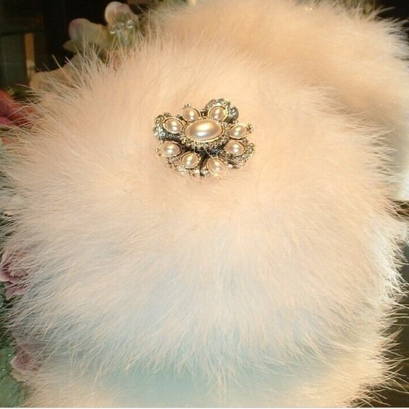 White Ruffles ~ 6 oz Scented Dusting Powder w/ Puff & Glass Stand by Ren… - Picture 7 of 7